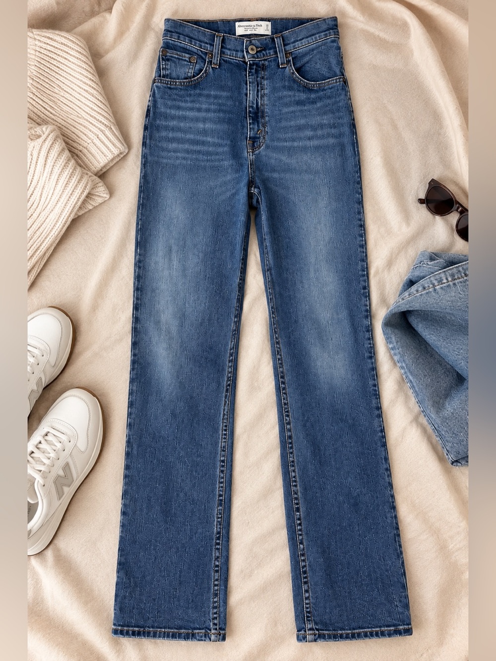 Abercrombie & Fitch '90s Straight
Ultra High Rise Jeans Size 25